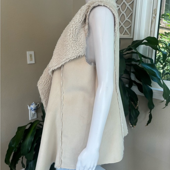 Cream faux suede vest - Picture 4 of 7